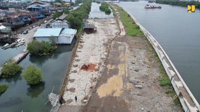 Jawa Utara Selamat Tembok Raksasa Rp1677 T