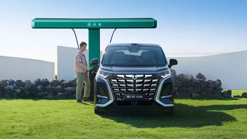 Denza D9 Cas 5 Menit Alphard Terancam