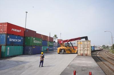 Kapasitas Kereta Logistik Melejit